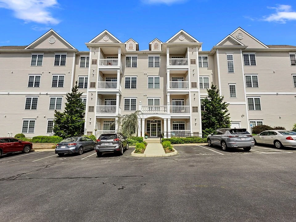 Condo building at 1481 Phillips Road in New Bedford